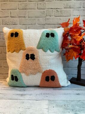 Sweet Street 20x20 Ribbed Texture Tufted Boos Halloween Pillow